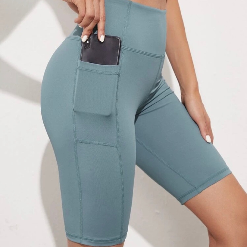Biker shorts with pockets